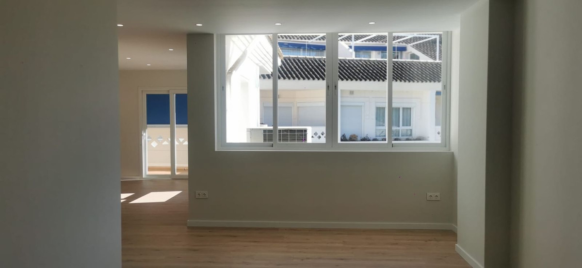 4 Bedroom Penthouse in San Pedro de Alcántara - Photo 4