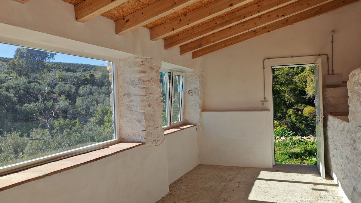 Chalet de 4 dormitorios con piscina en Málaga – Foto 6