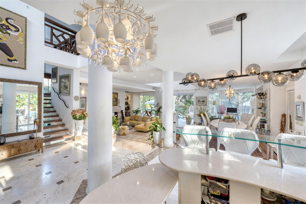 4 Bedroom Villa in Estepona - Photo 38
