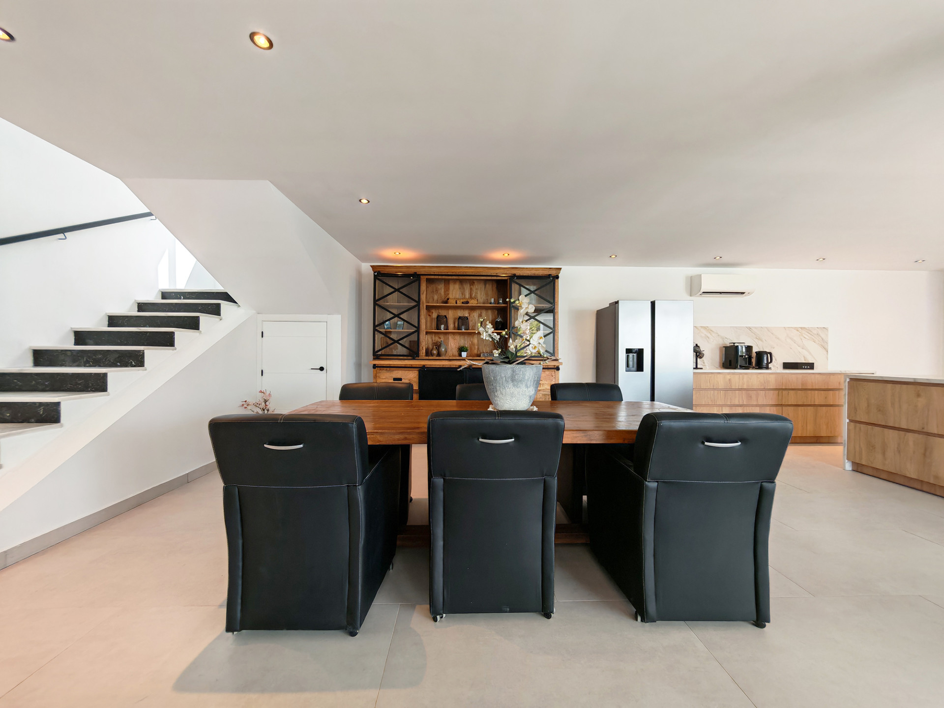 8 Bedroom Villa in Marbella - Photo 3