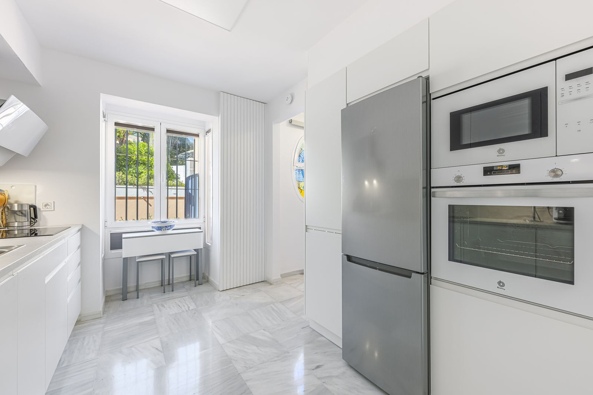 3 Bedroom Townhouse in Marbella - Photo 14