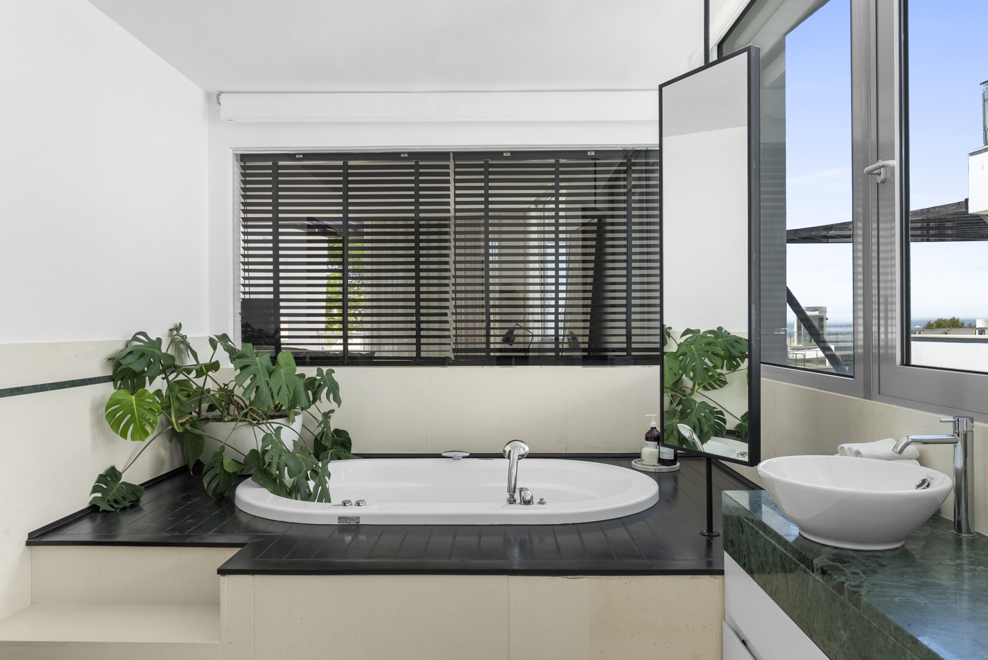 3 Bedroom Villa in Marbella - Photo 14