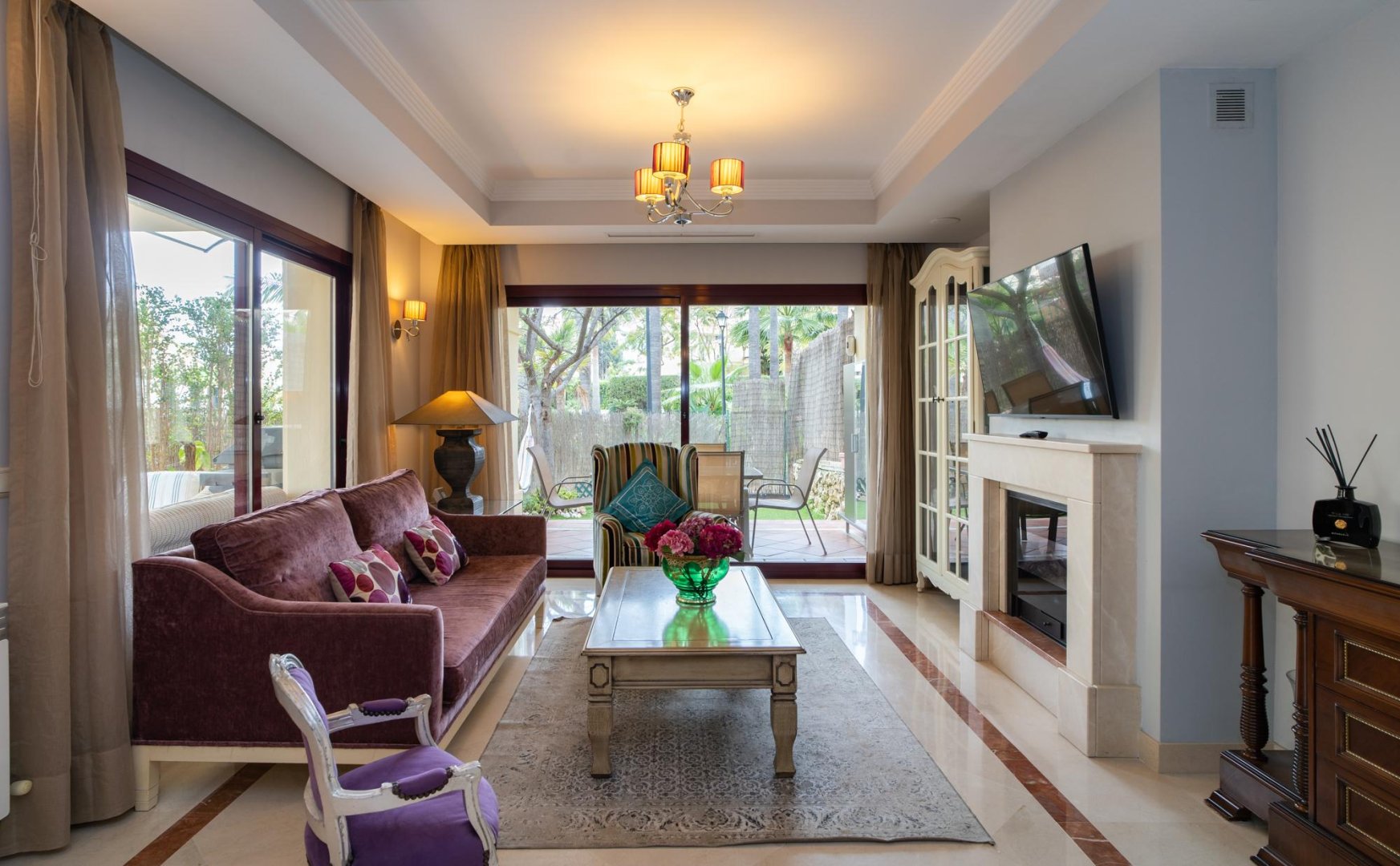 4 Bedroom Villa in Marbella - Photo 2