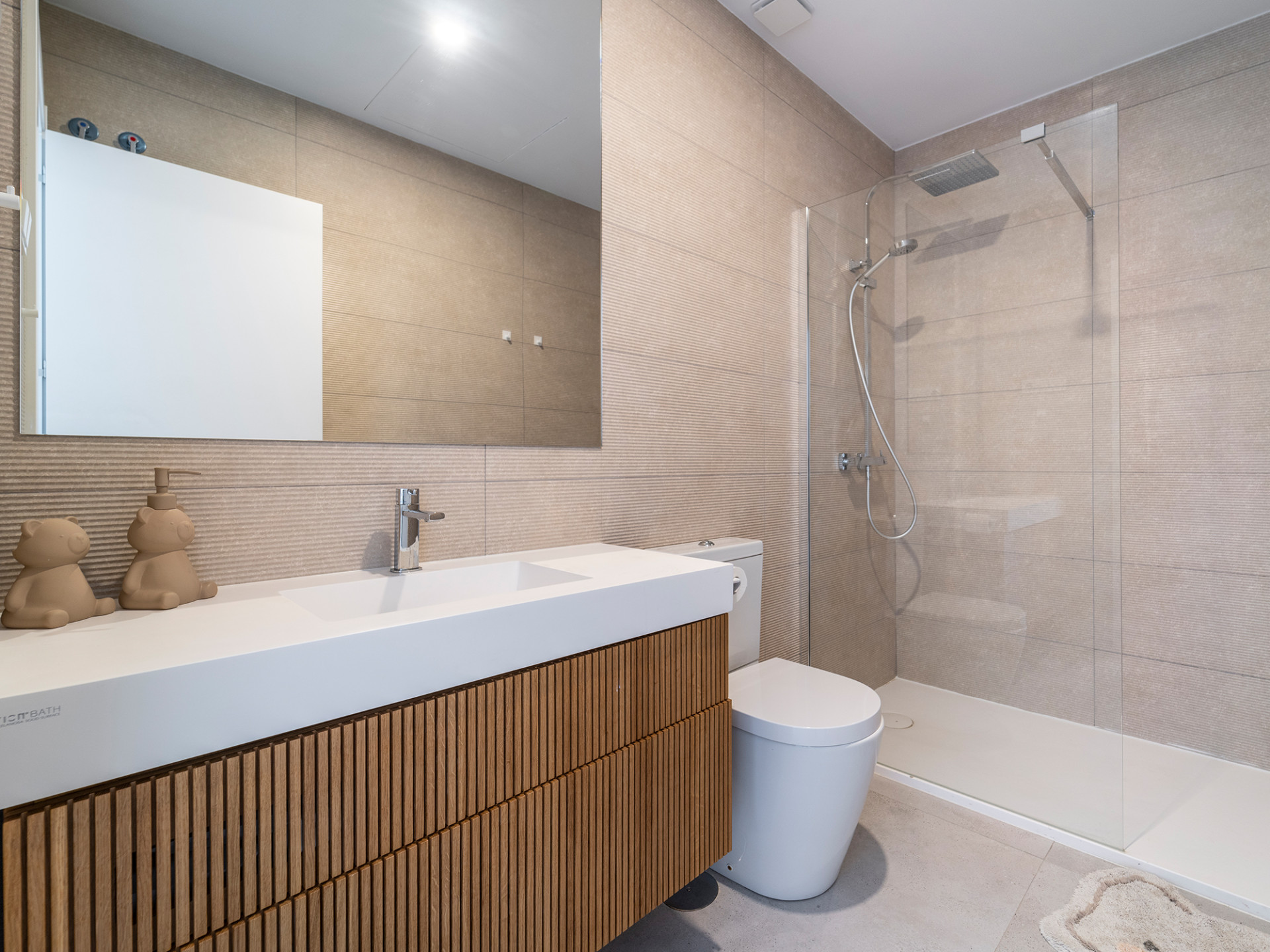 Piso de 3 dormitorios con piscina en Málaga – Foto 17