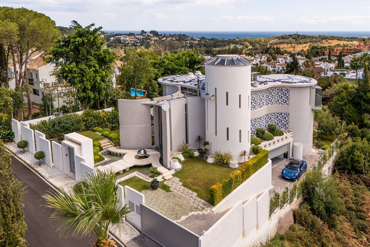6 Bedroom Villa in Estepona - Photo 26