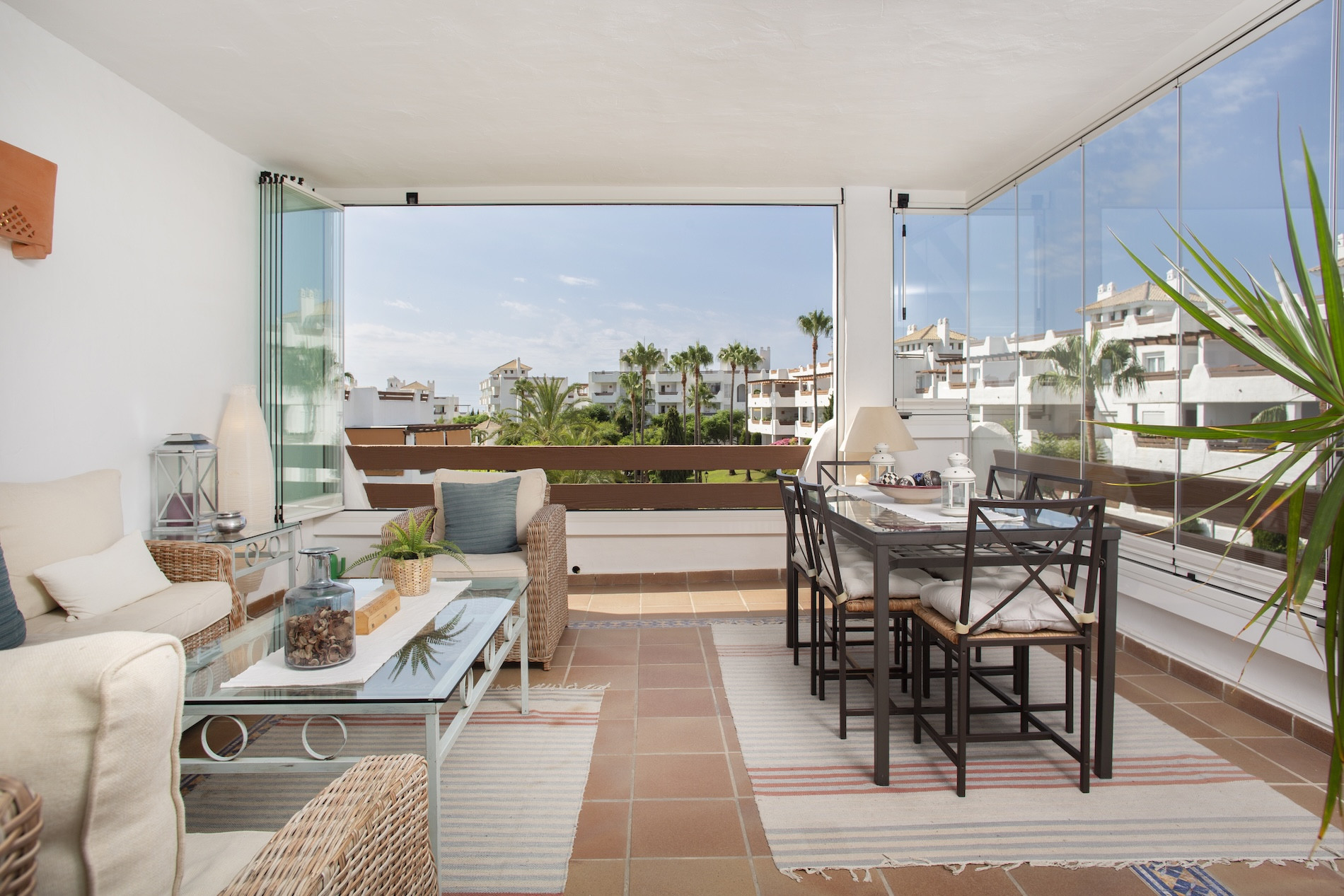 2 Bedroom Apartment in Estepona - Photo 6