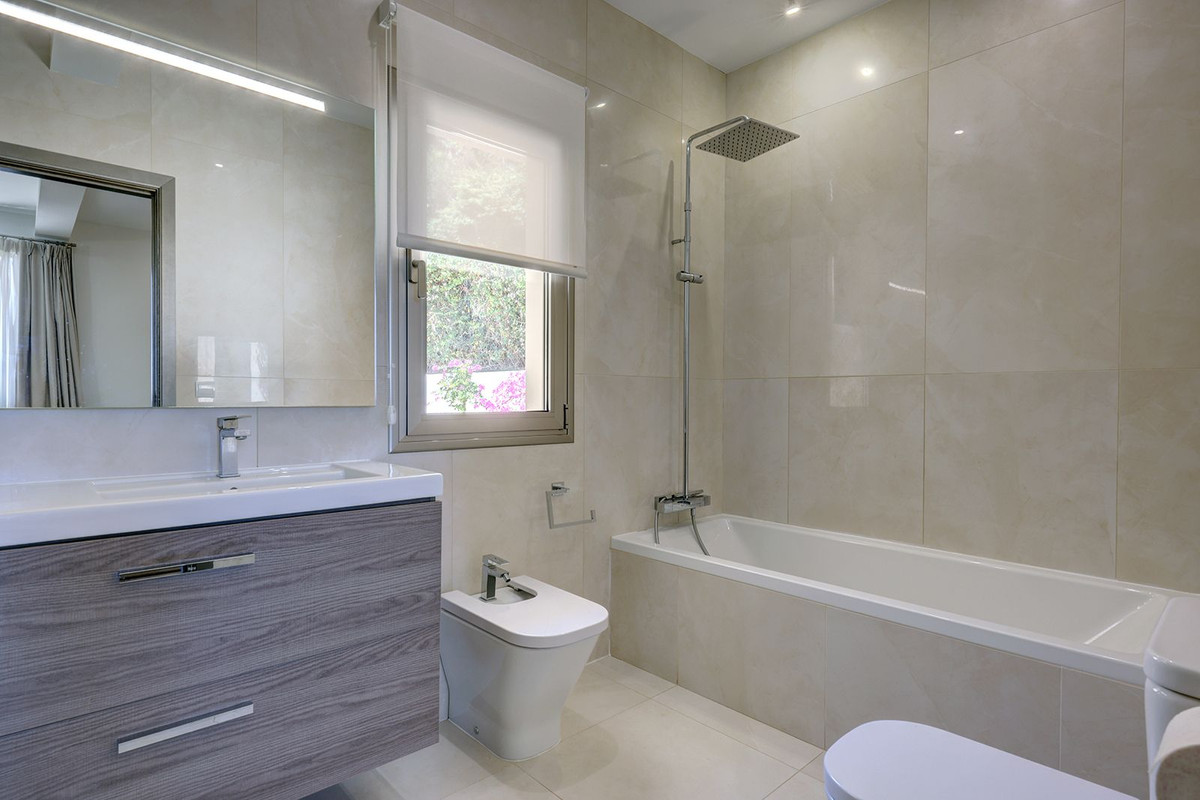 5 Bedroom Villa in Sotogrande - Photo 33