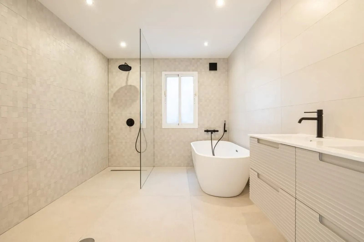 4 Bedroom Villa in Estepona - Photo 7