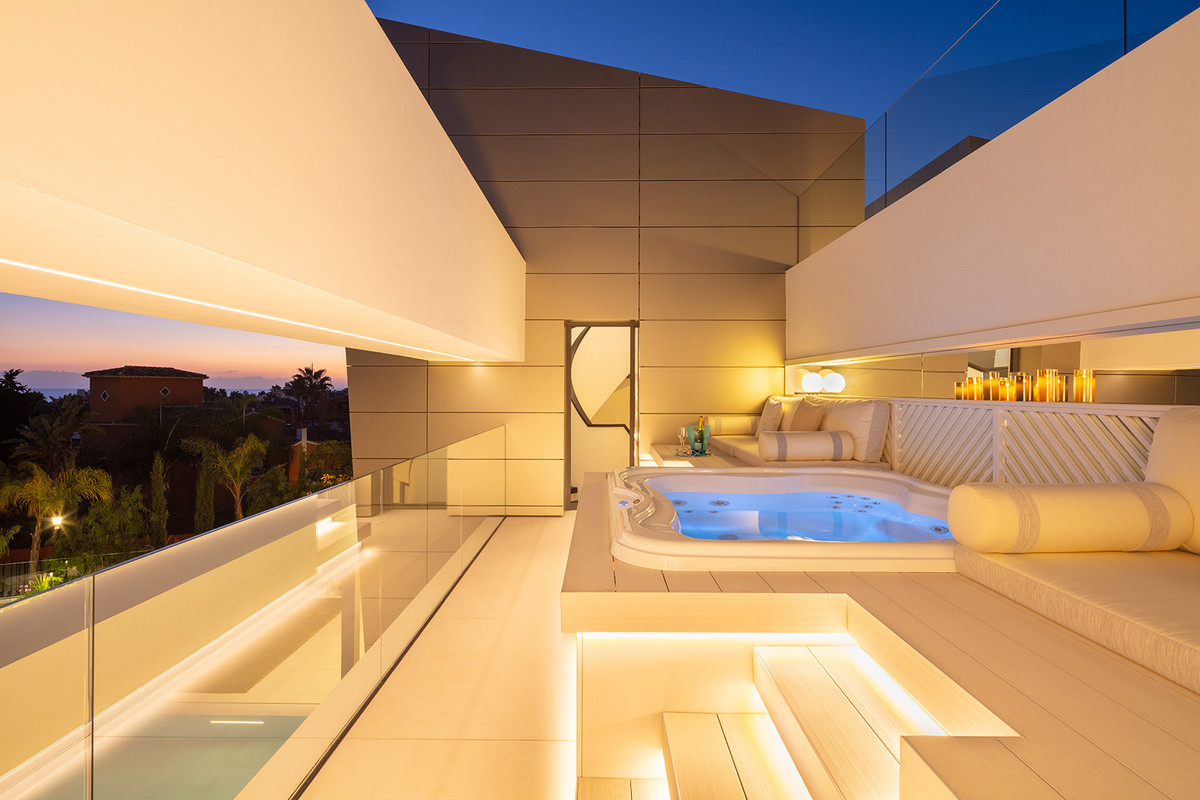 5 Bedroom Villa in Marbella - Photo 18