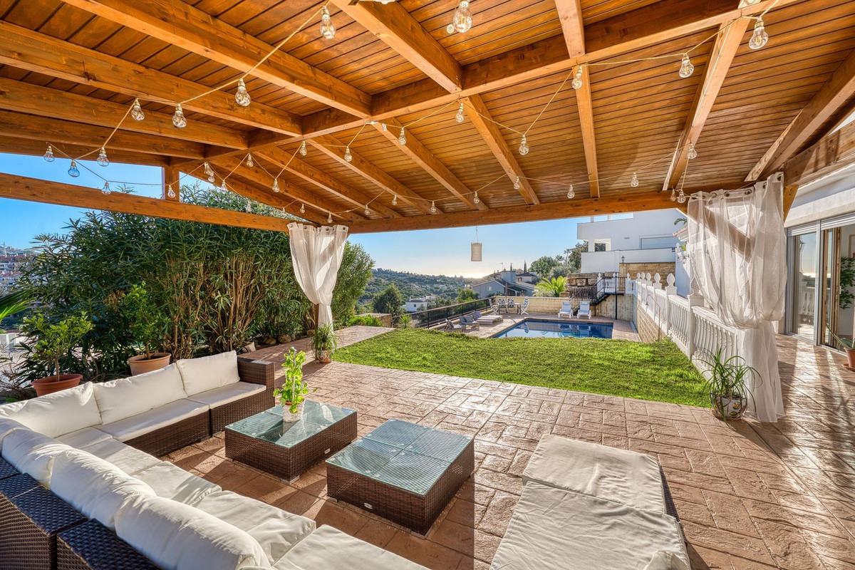 8 Bedroom Villa in Marbella - Photo 9