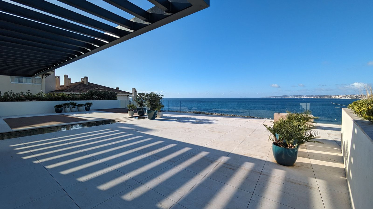 3 Bedroom Penthouse in Estepona - Photo 7