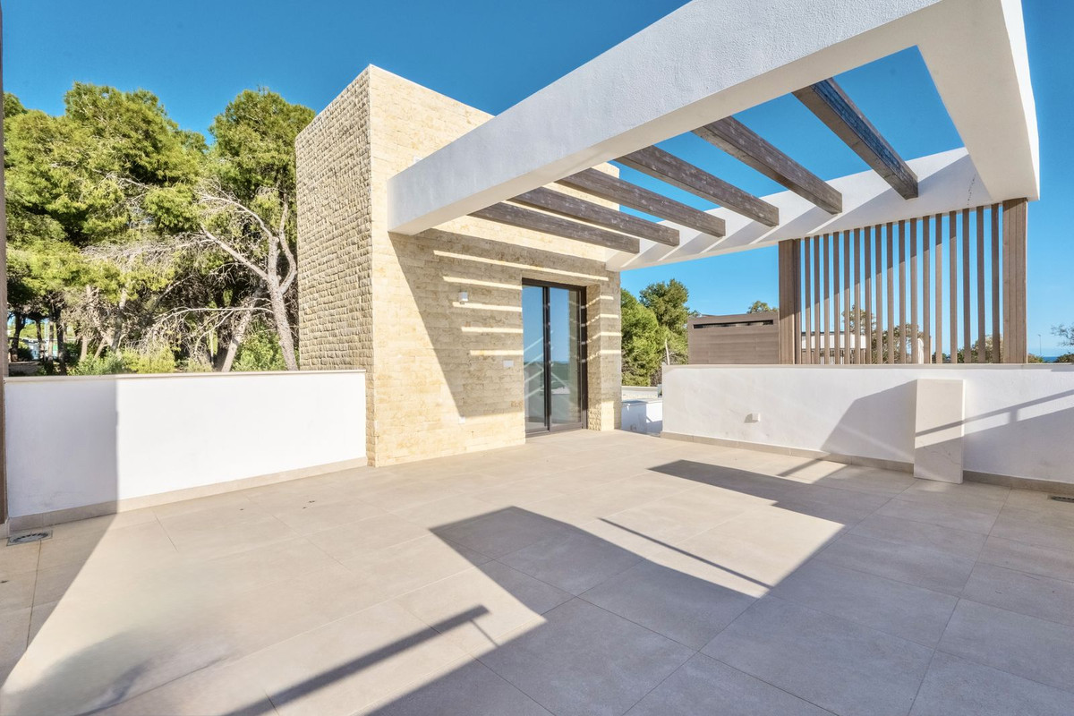 4 Bedroom Villa in Marbella - Photo 31