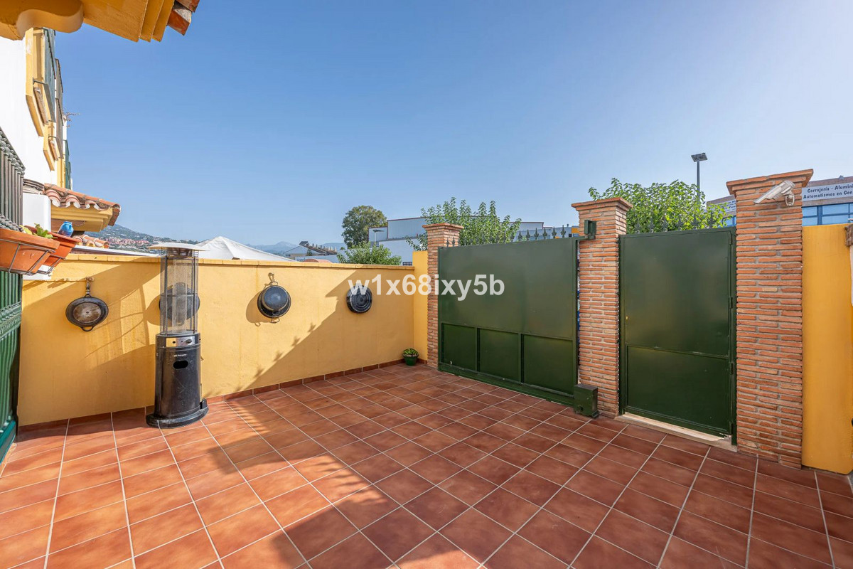 4 Bedroom Townhouse in San Pedro de Alcántara - Photo 4