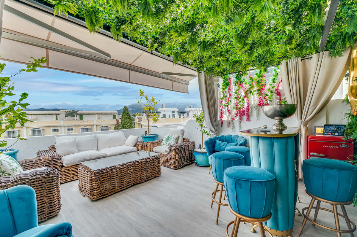 3 Bedroom Apartment in Marbella - Photo 2