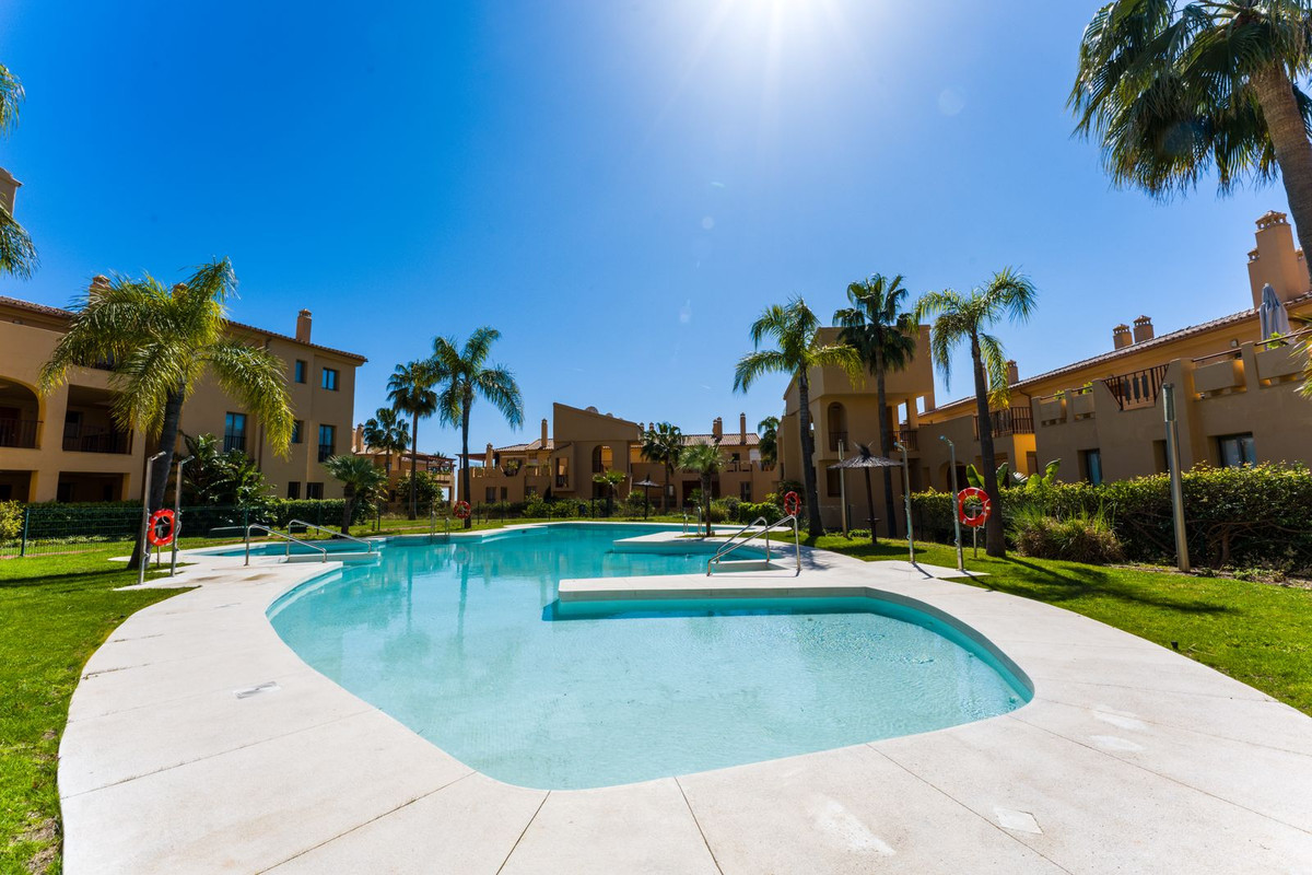 2 Bedroom Apartment in Estepona - Photo 30