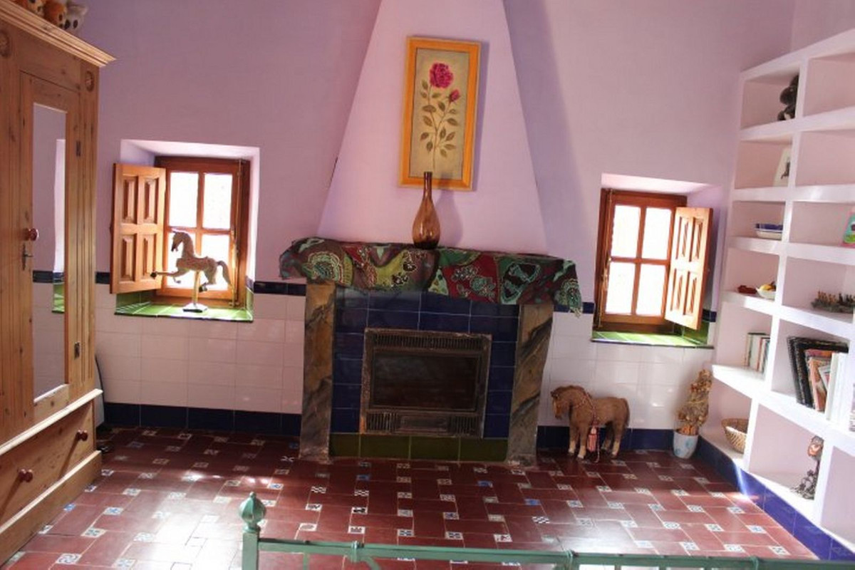 8 Bedroom Country house in Antequera - Photo 24