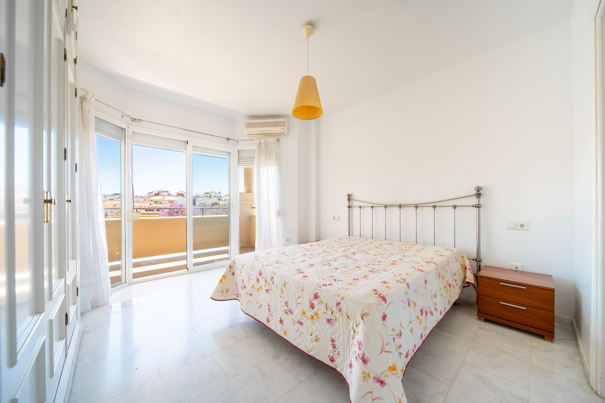 3 Bedroom Apartment in Fuengirola - Photo 16