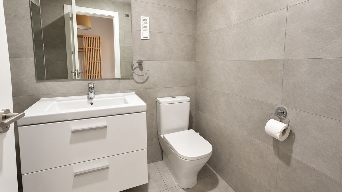 2 Bedroom Apartment in Málaga - Photo 14