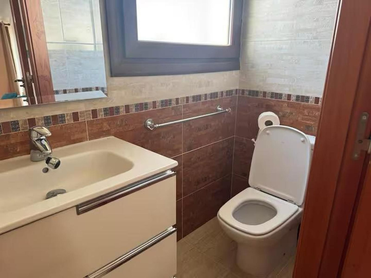 2 Bedroom Apartment in Estepona - Photo 8