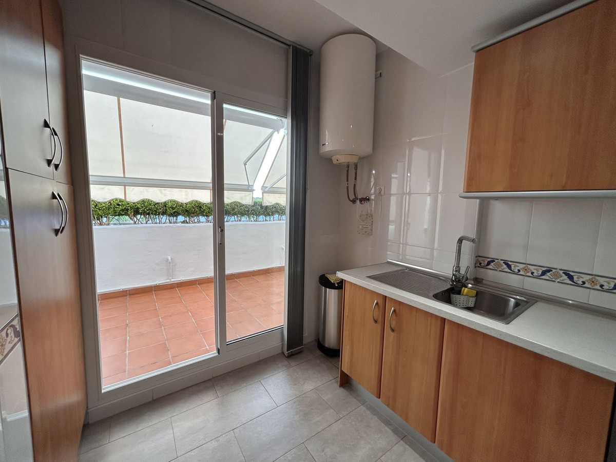 3 Bedroom Penthouse in Estepona - Photo 19
