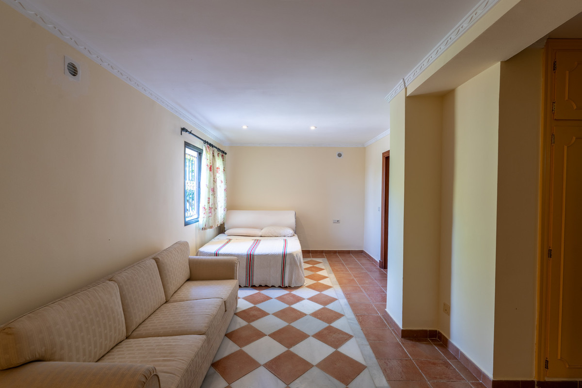 8 Bedroom Villa in Benahavís - Фото 29