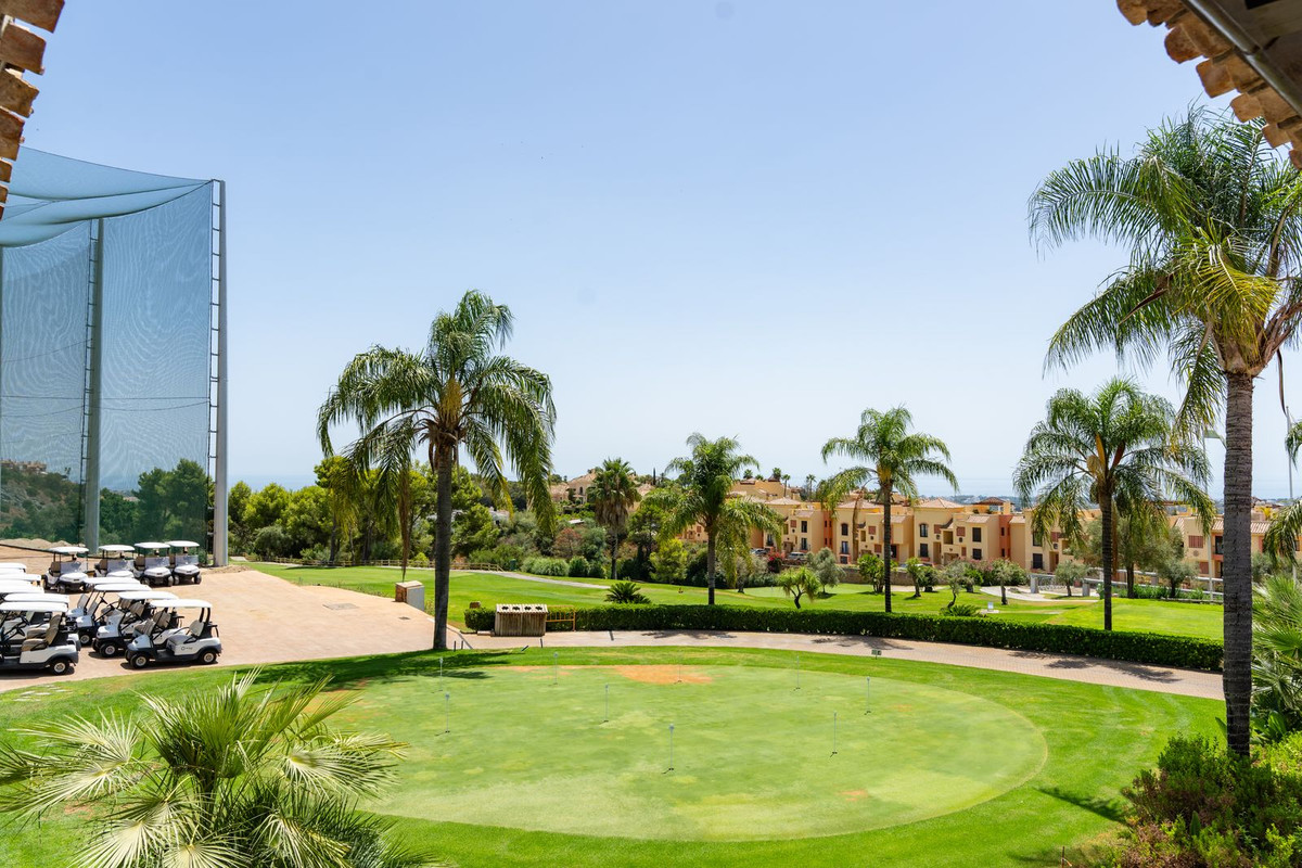 2 Bedroom Penthouse in Benahavís - Photo 49