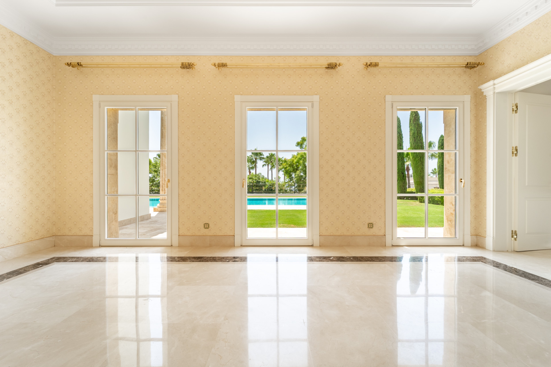 10 Bedroom Villa in Marbella - Photo 7