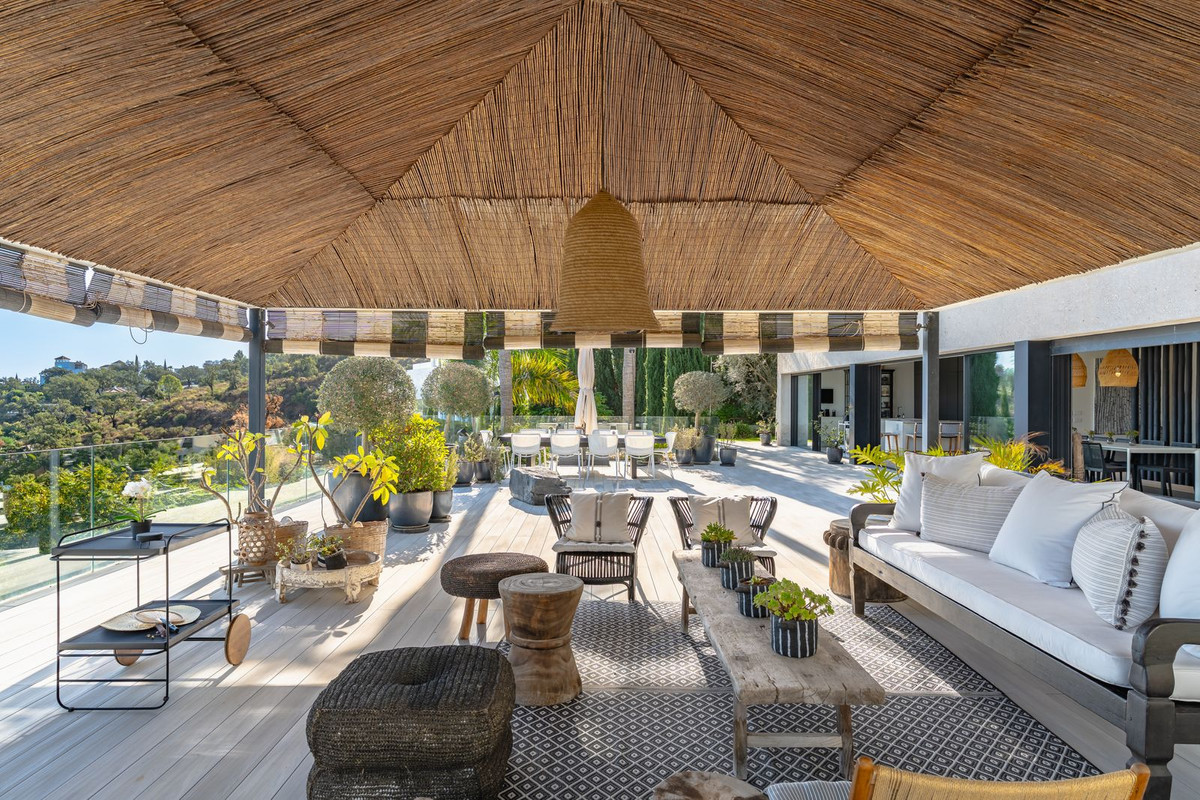 6 Bedroom Villa in Marbella - Photo 3