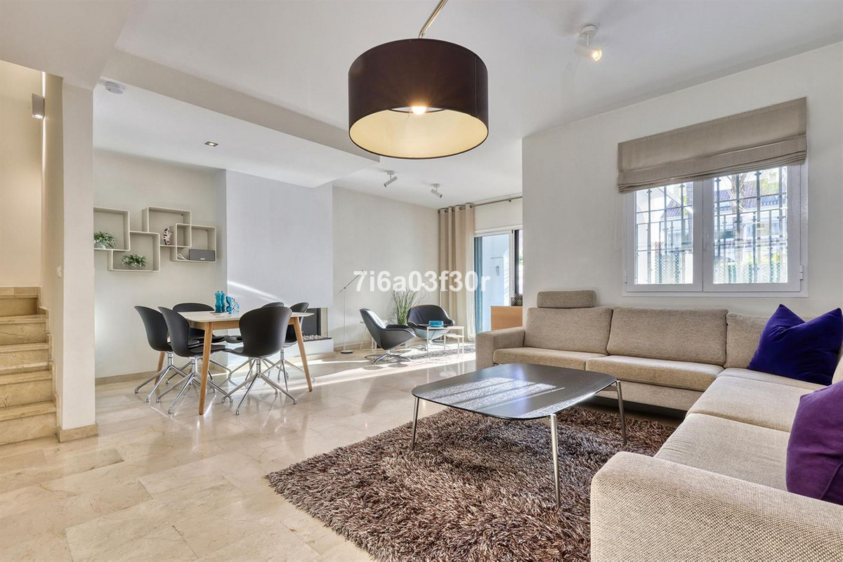 5 Bedroom Townhouse in Marbella - Photo 5