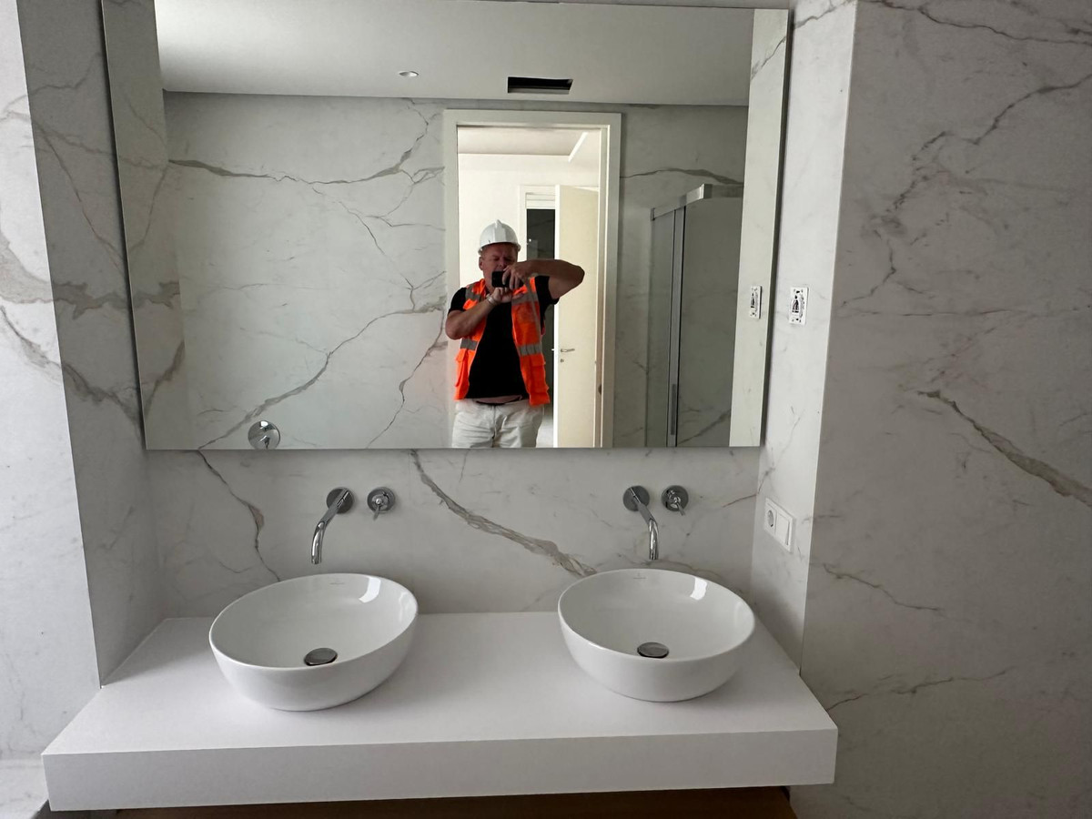 2 Bedroom Apartment in Marbella - Photo 25