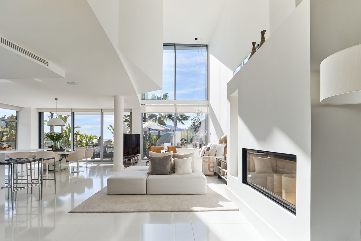 4 Bedroom Villa in Marbella - Photo 7