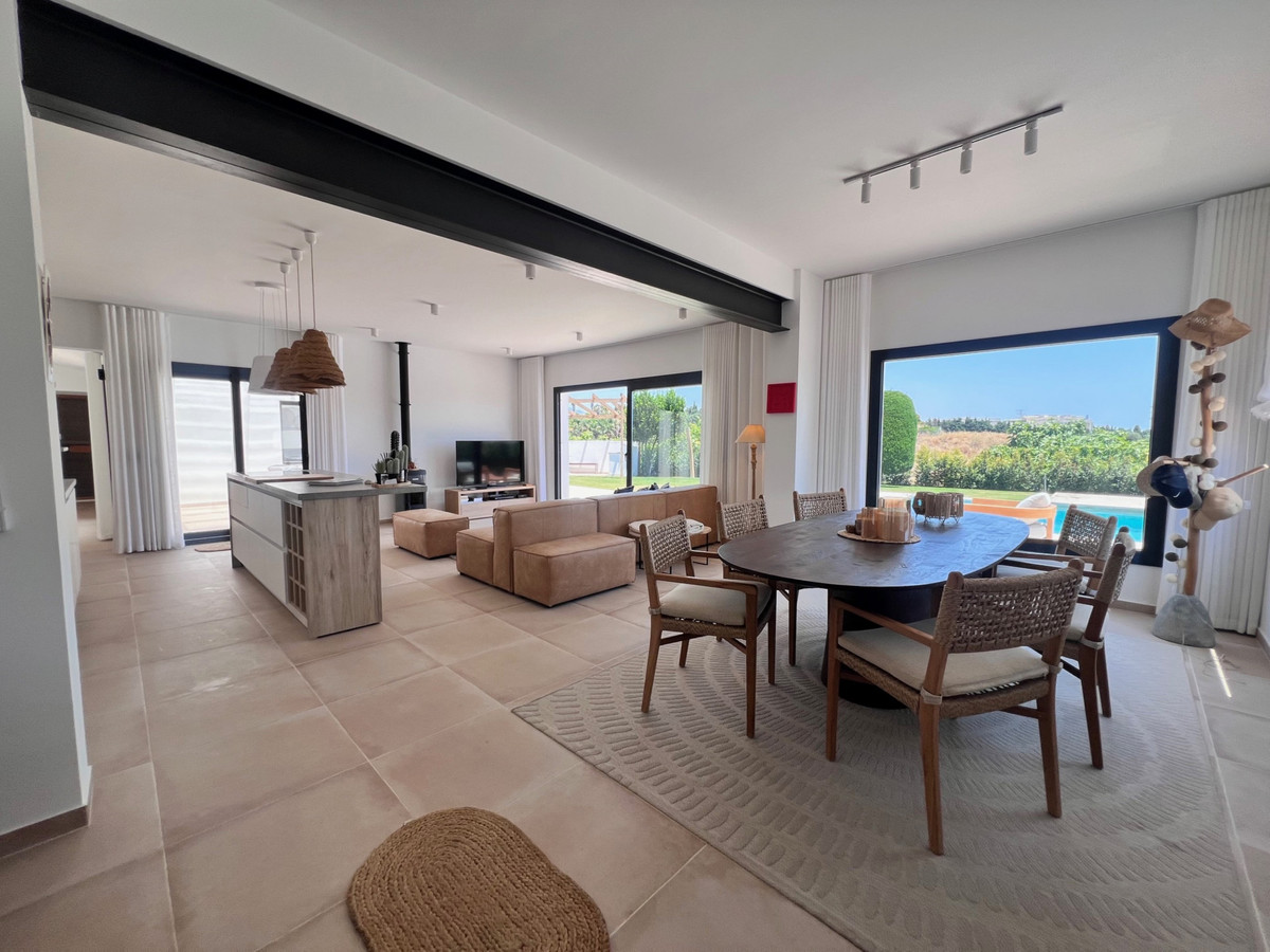 3 Bedroom Villa in Estepona - Photo 4
