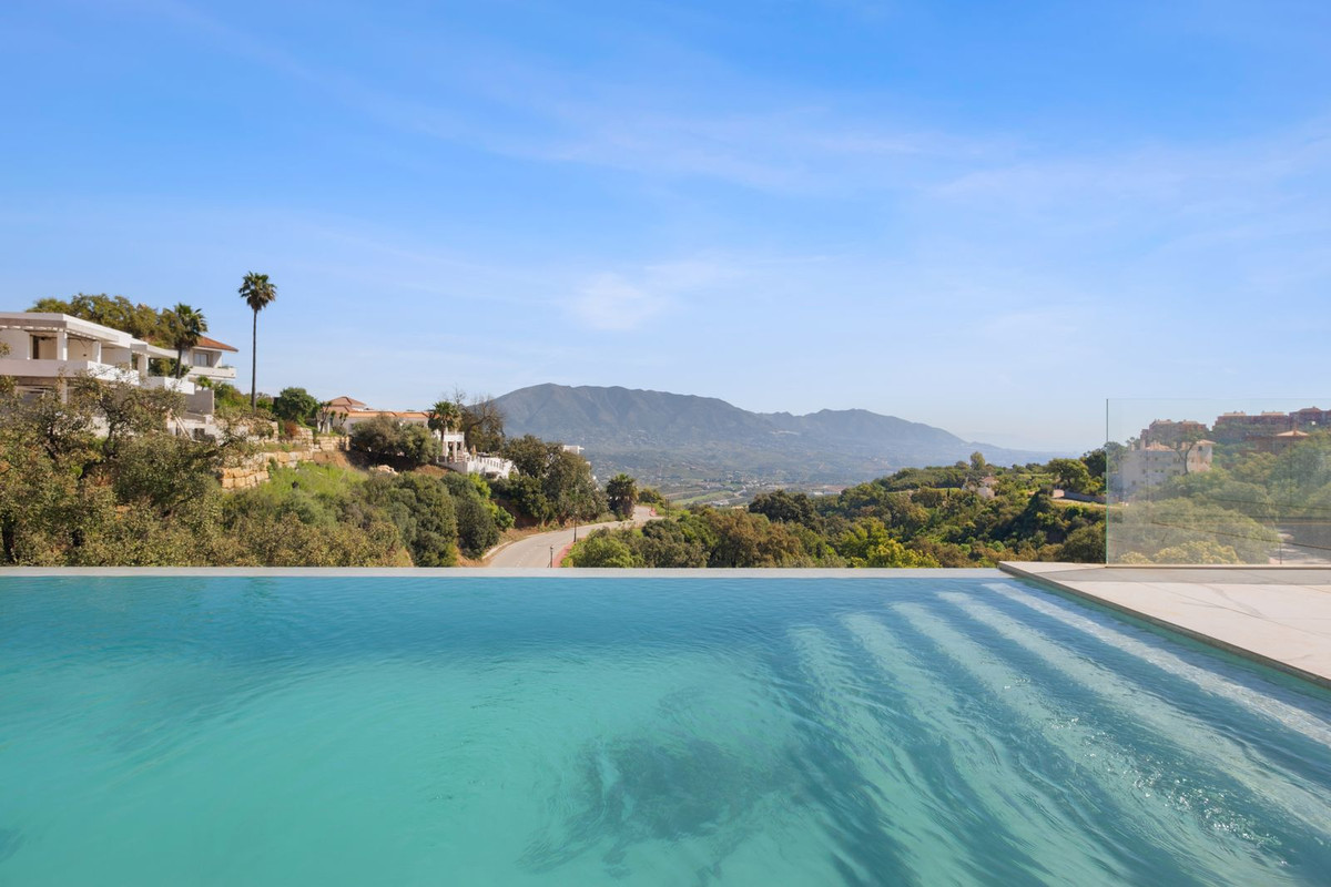 4 Bedroom Villa in Marbella - Photo 42