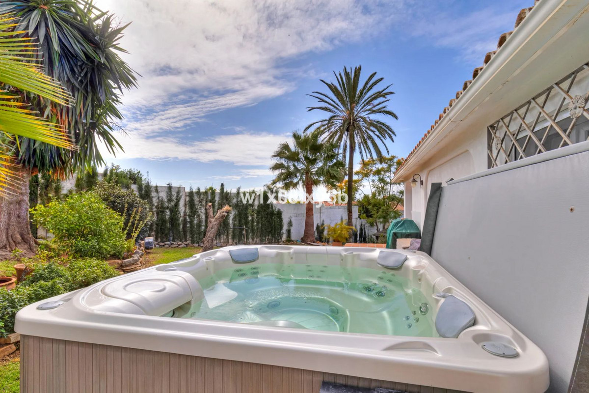 5 Bedroom Villa in San Pedro de Alcántara - Photo 35