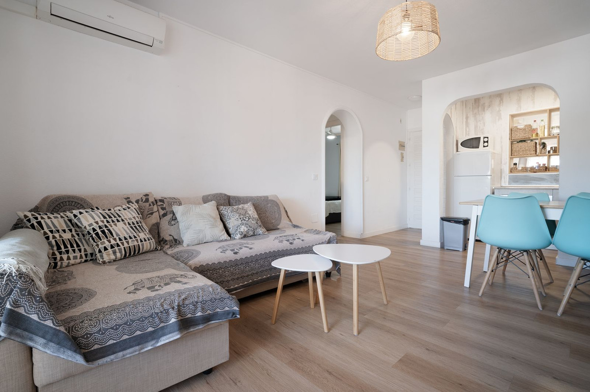 1 Bedroom Apartment in Benalmádena - Photo 6