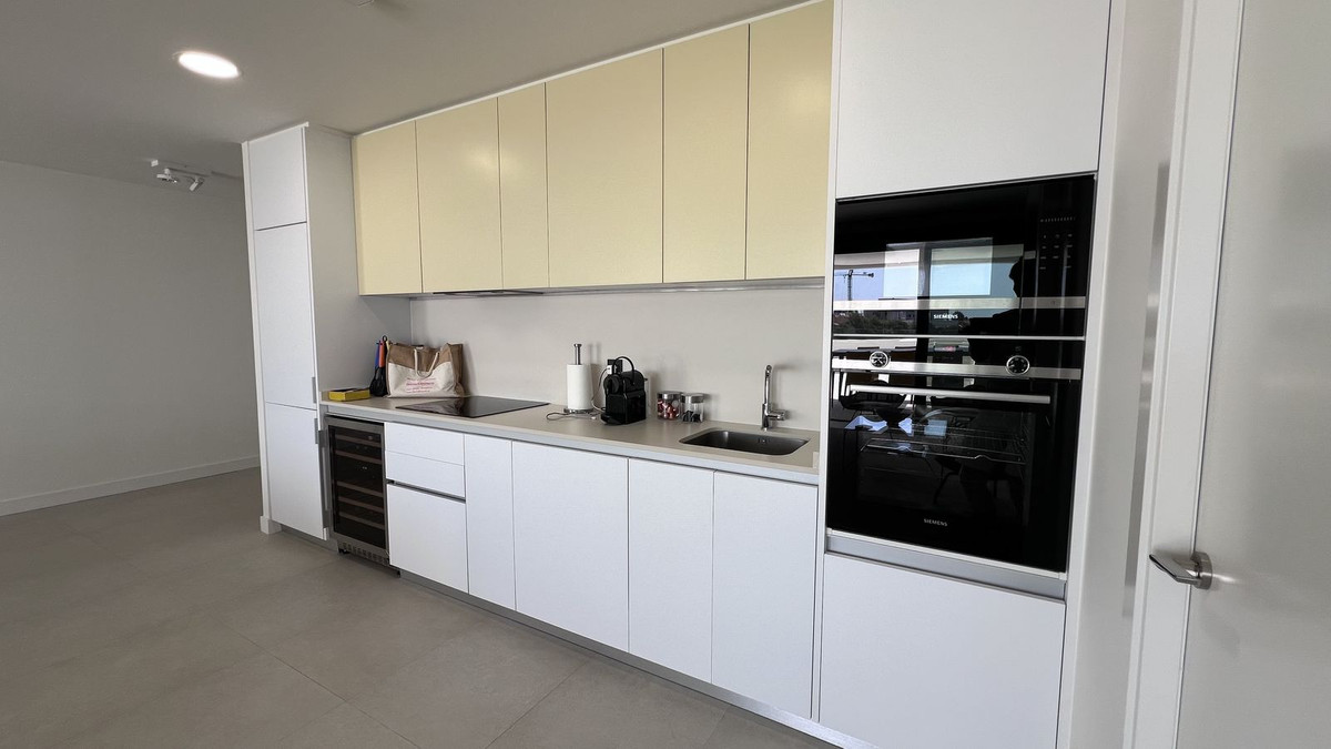 3 Bedroom Apartment in Marbella - Photo 8
