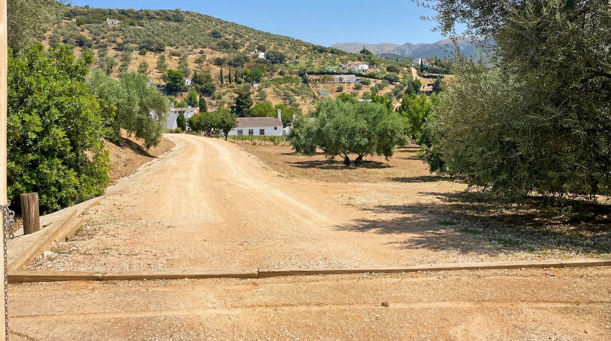 6 Bedroom Country house in Villanueva del Rosario - Photo 14