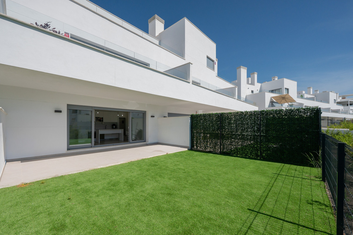 2 Bedroom Apartment in Estepona - Фото 12