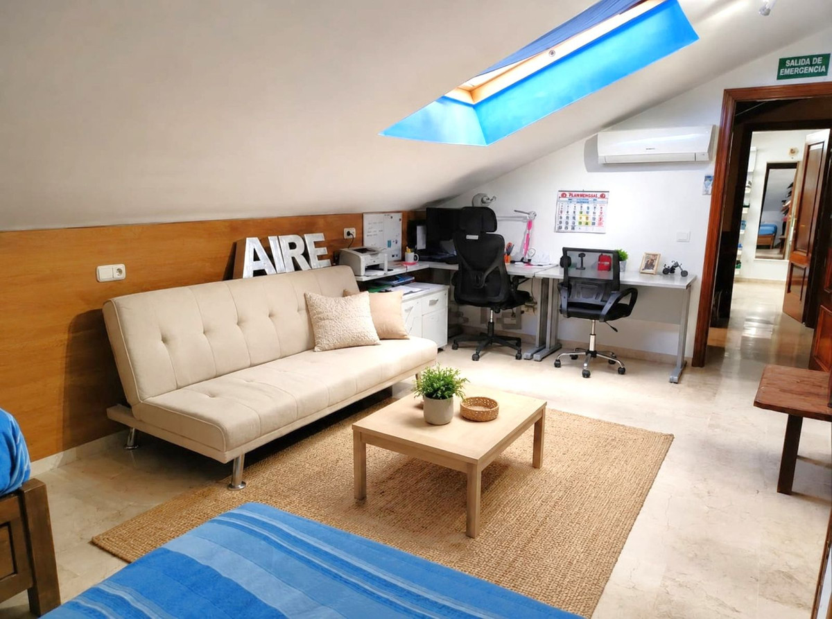 4 Bedroom Penthouse in San Pedro de Alcántara - Photo 8