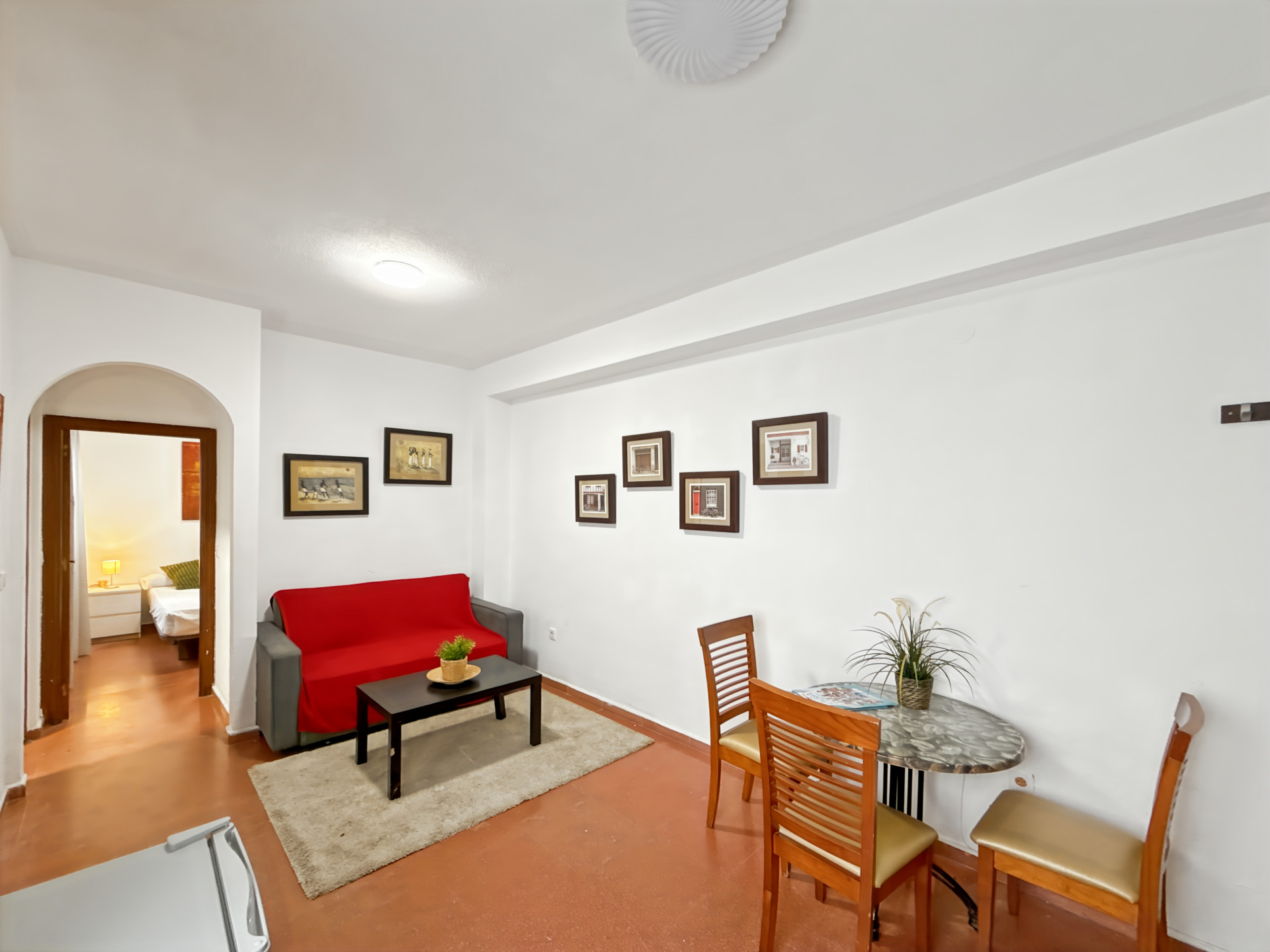 1 Bedroom Apartment in Málaga - Photo 4