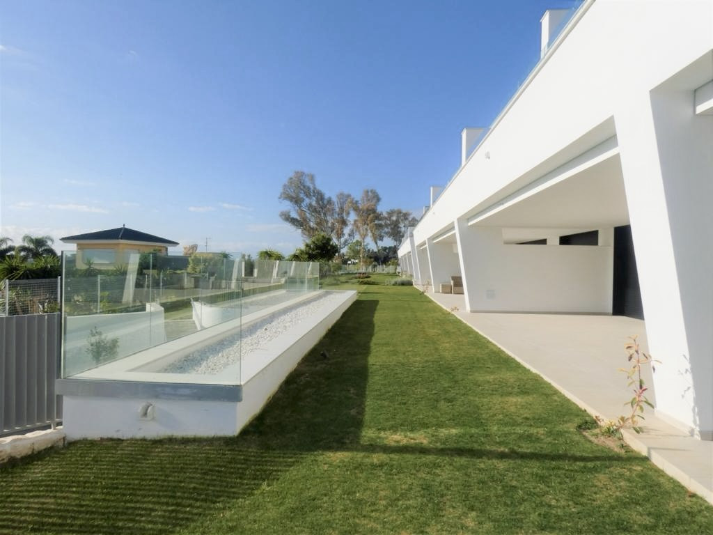 3 Bedroom Apartment in Marbella - Photo 3