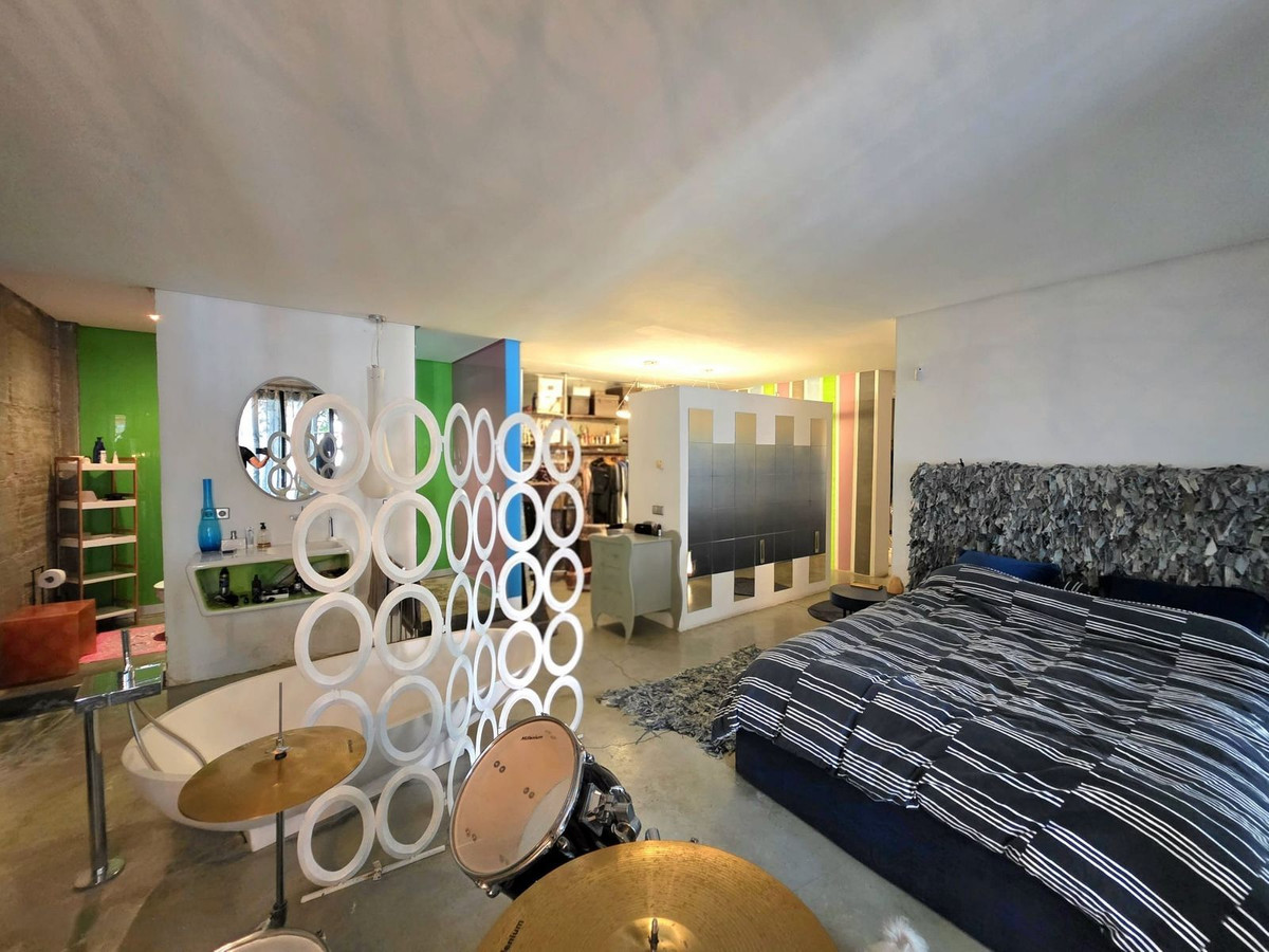 5 Bedroom Villa in Estepona - Photo 35