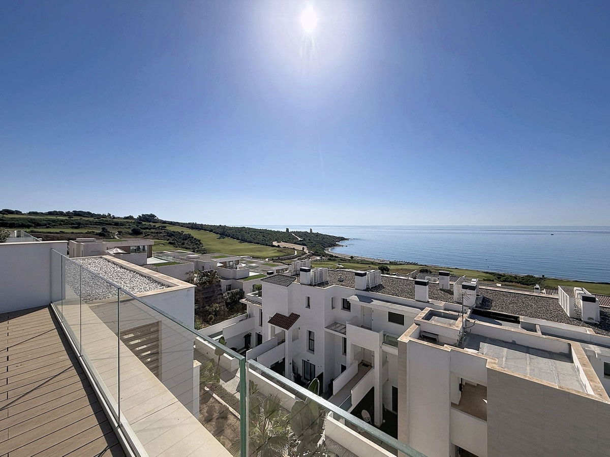 4 Bedroom Penthouse in La Alcaidesa - Photo 17