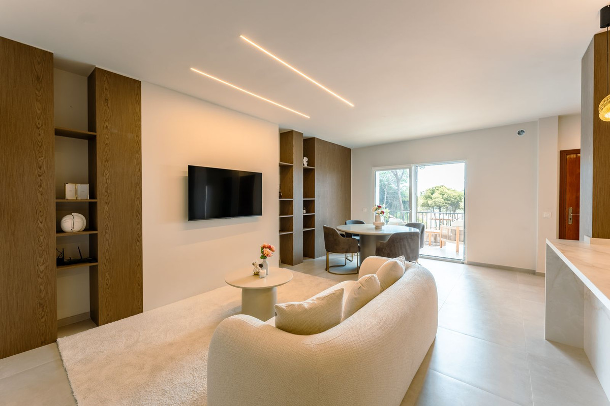 2 Bedroom Apartment in Marbella - Photo 7