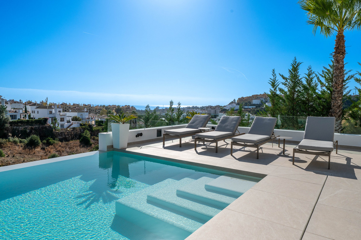 6 Bedroom Villa in Estepona - Photo 3