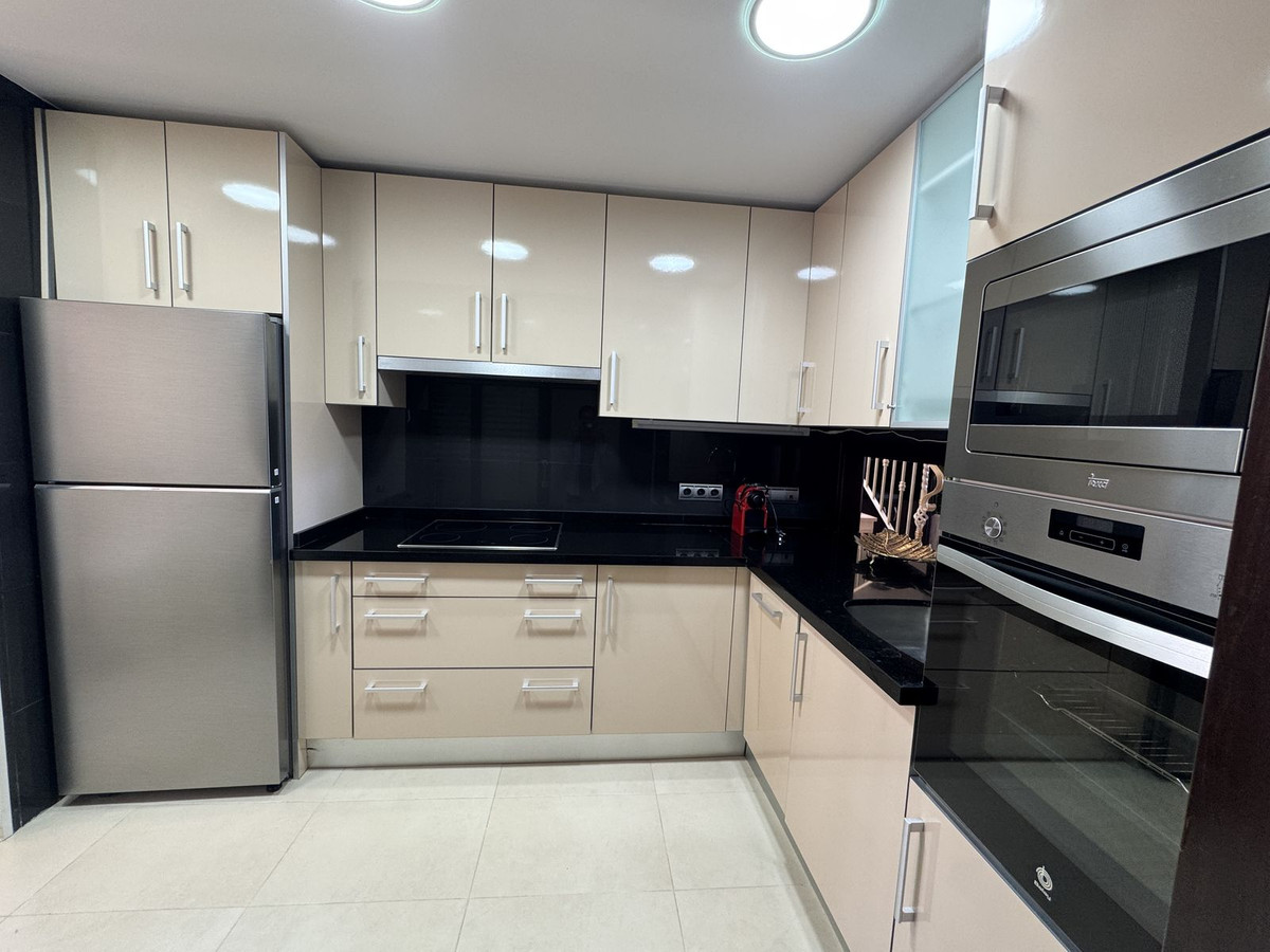 2 Bedroom Penthouse in Estepona - Photo 13