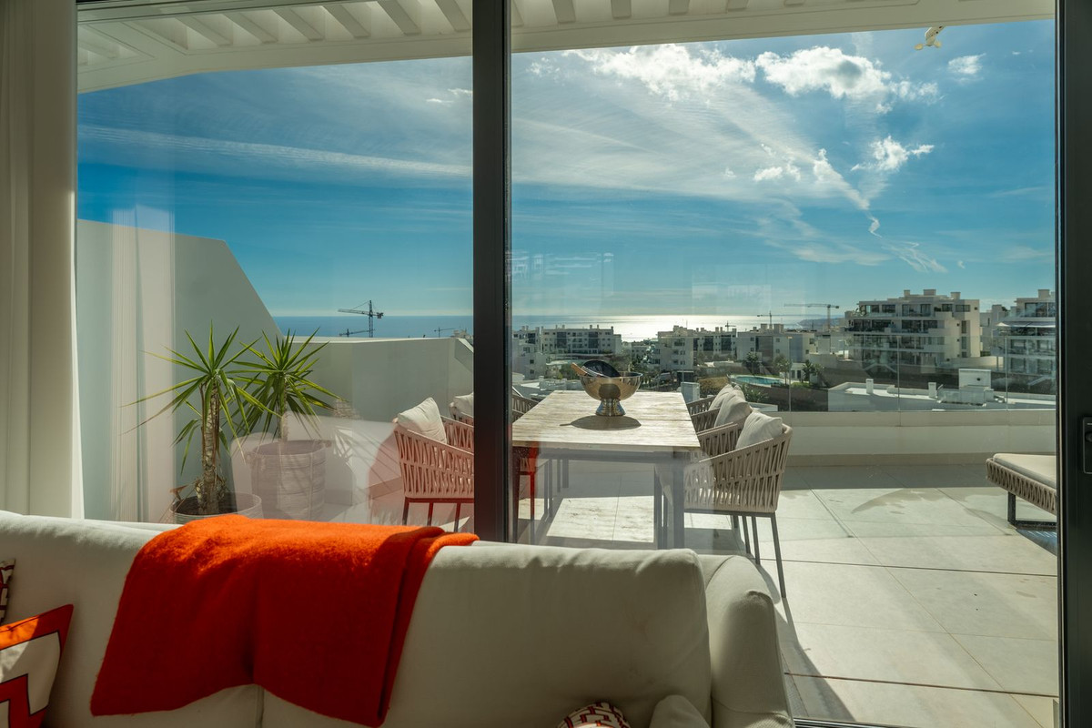 3 Bedroom Penthouse in Fuengirola - Photo 2