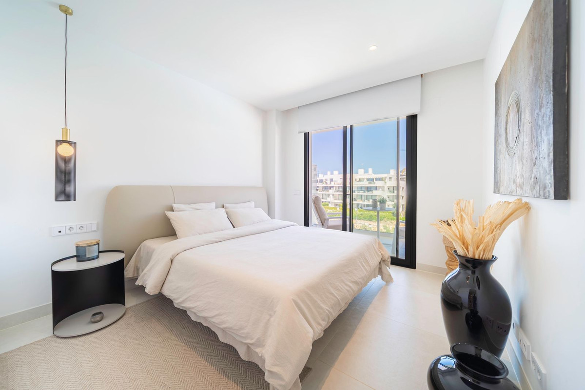 2 Bedroom Apartment in Benalmádena - Photo 10