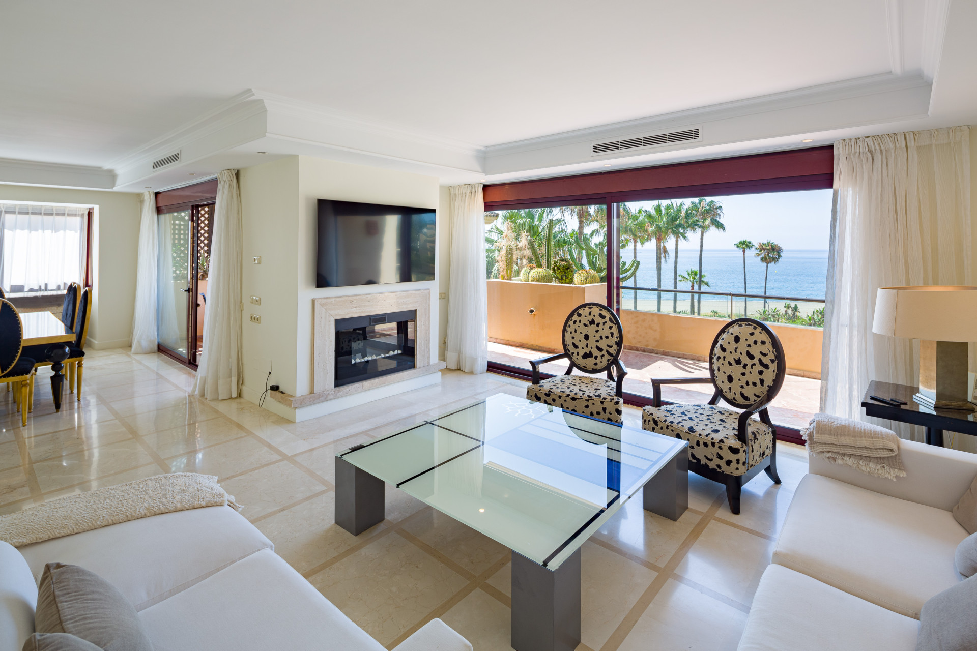 3 Bedroom Penthouse in Estepona - Photo 6
