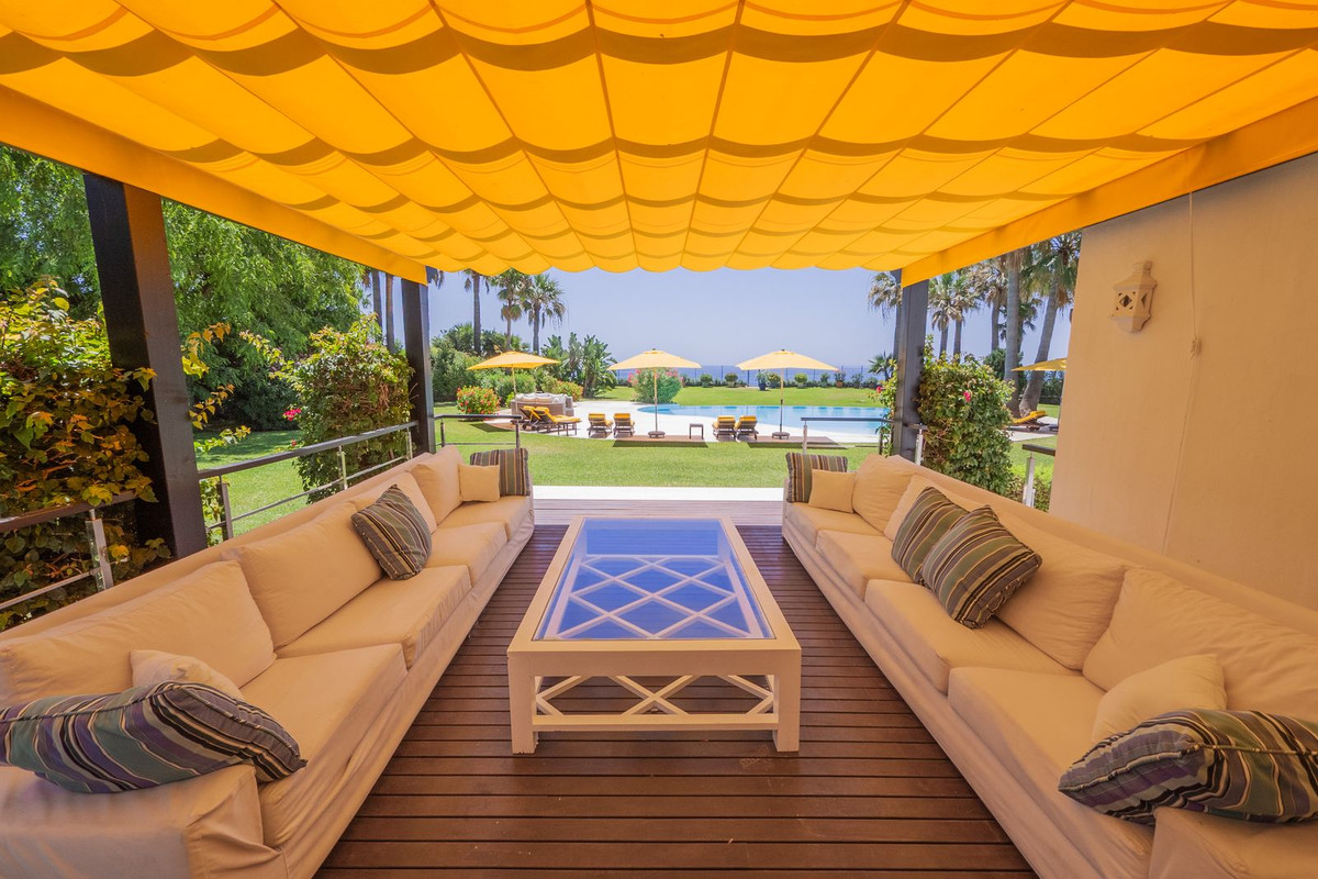 10 Bedroom Villa in Estepona - Photo 9